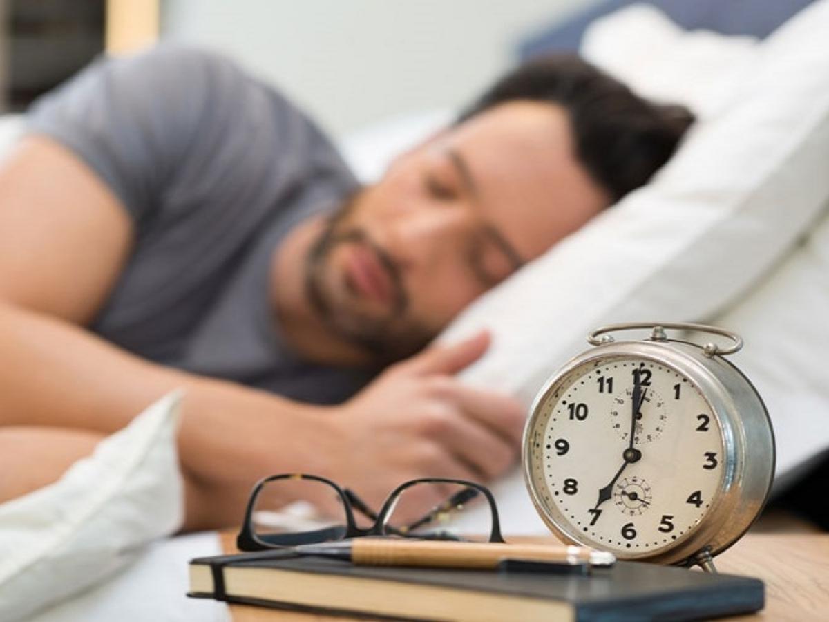 Nên ngủ đủ giấc để da được khỏe đẹp 