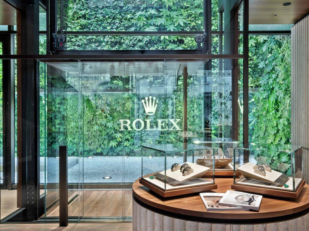 Giá Rolex ở đại lý đã được niêm yết