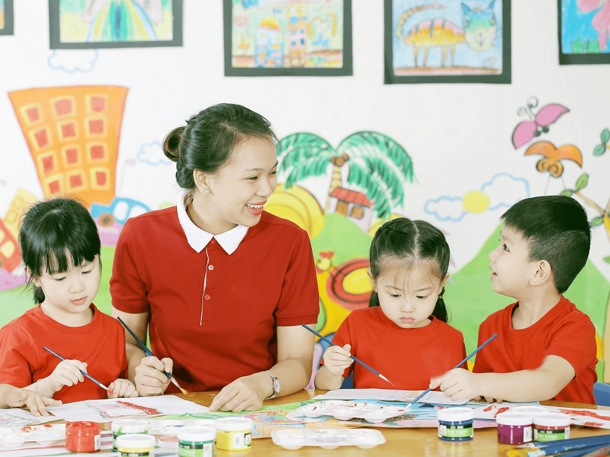 Bộ đồ đồng phục (hay còn gọi là đồ bộ giáo viên mầm non) tại các trường quốc tế