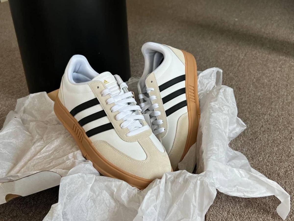 Giày Adidas thường mang lại vẻ đẹp trẻ trung, năng động