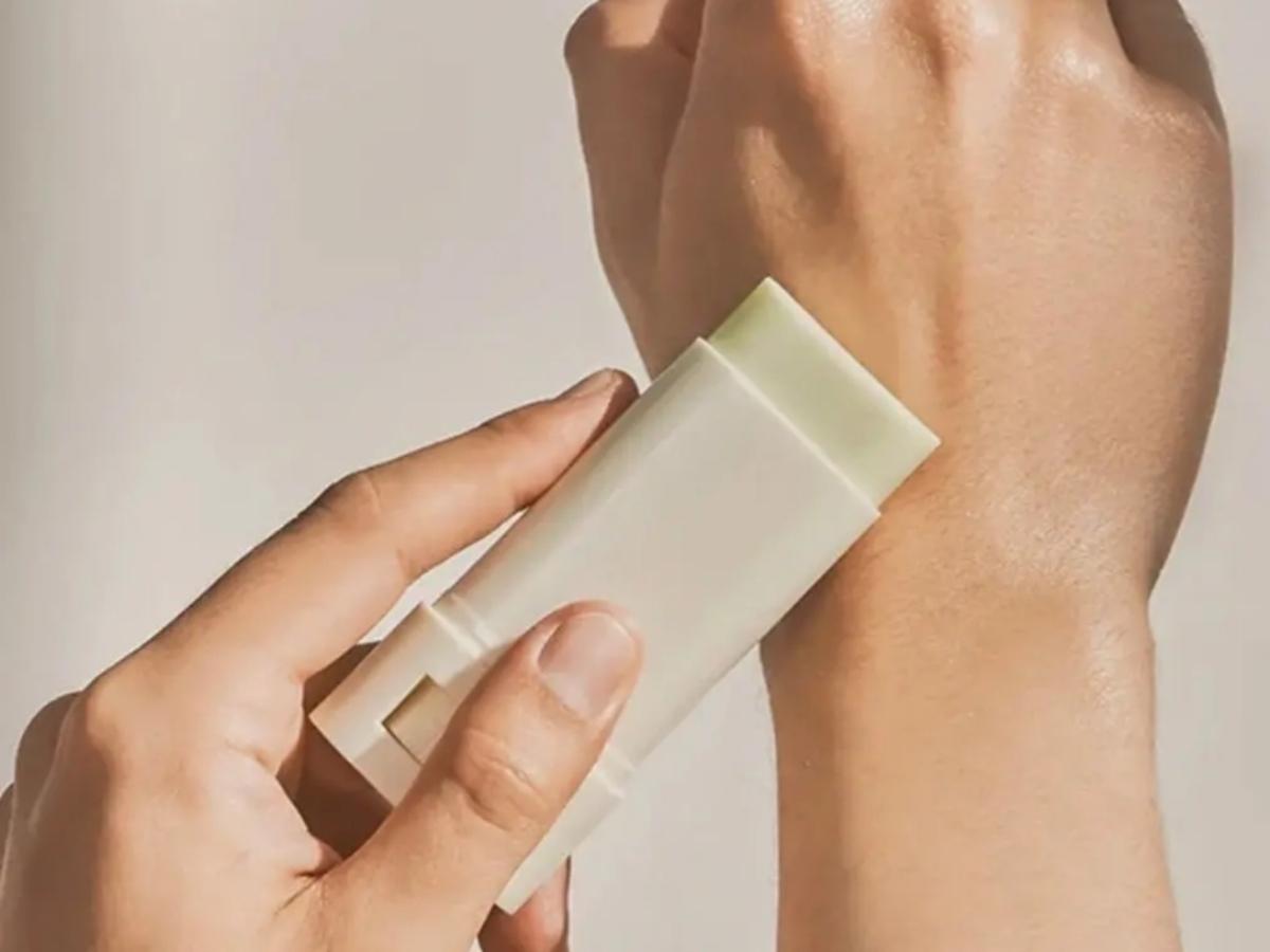 Mẹo dùng kem chống nắng cho các chàng trai bận rộn 