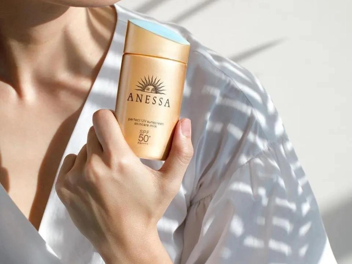 Kem chống nắng Anessa Perfect UV Sunscreen Skincare Milk SPF50+ PA++++ được đánh giá cao về độ bảo vệ da dưới ánh nắng tốt 