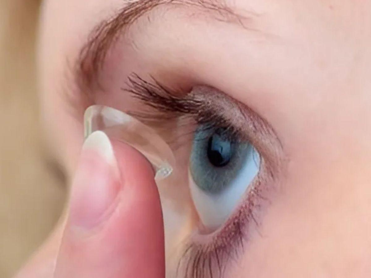 5 bước đeo kính áp tròng dễ dàng 