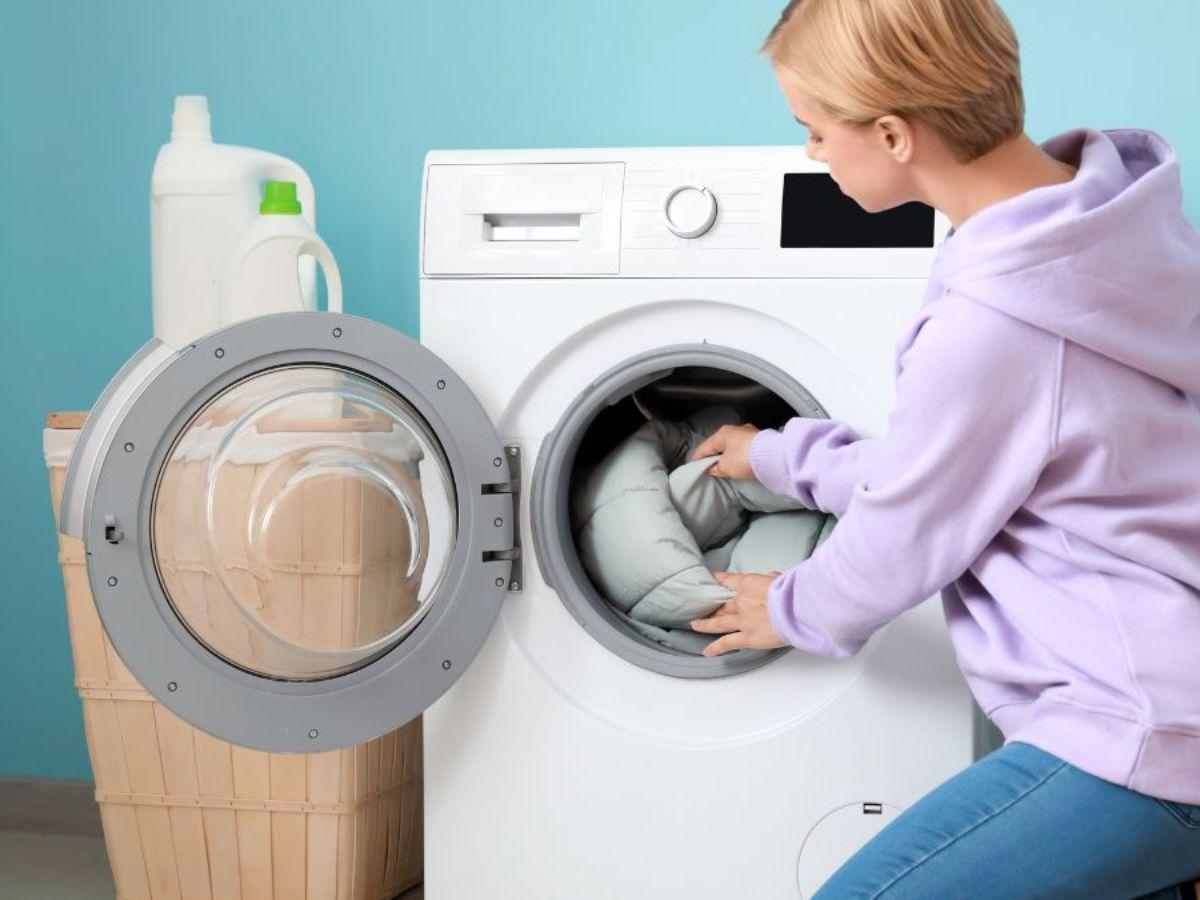 Đây là bước quan trọng nhất trong hướng dẫn bảo quản áo khoác gió đồng phục