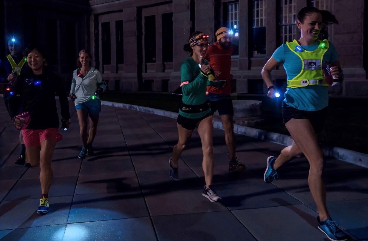 Tips giữ an toàn khi chạy bộ buổi tối một mình