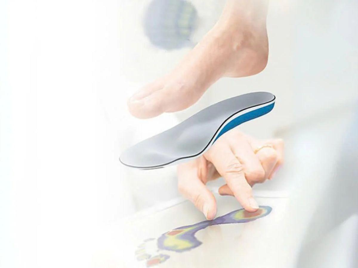 Xác định vòm chân bằng cách thử wet test