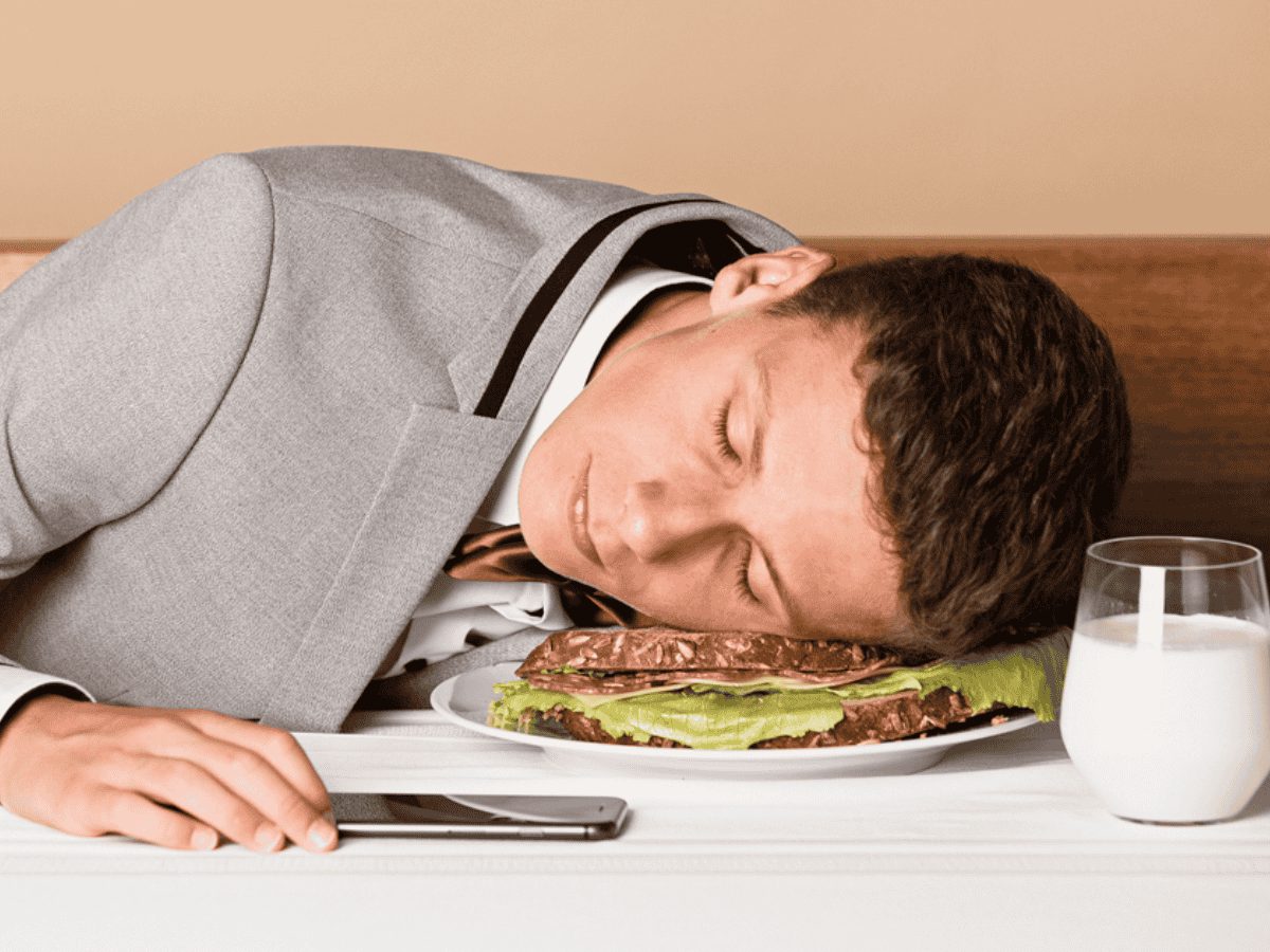 Giấc ngủ cũng bị ảnh hưởng nếu cơ thể cảm thấy đói
