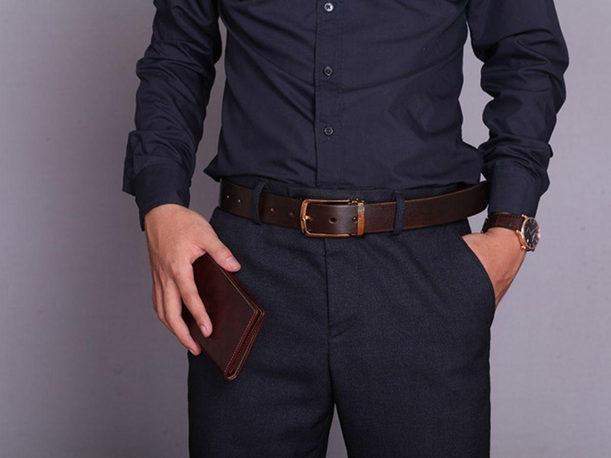 Đồng hồ nên đồng bộ màu với các phụ kiện khác của set trang phục