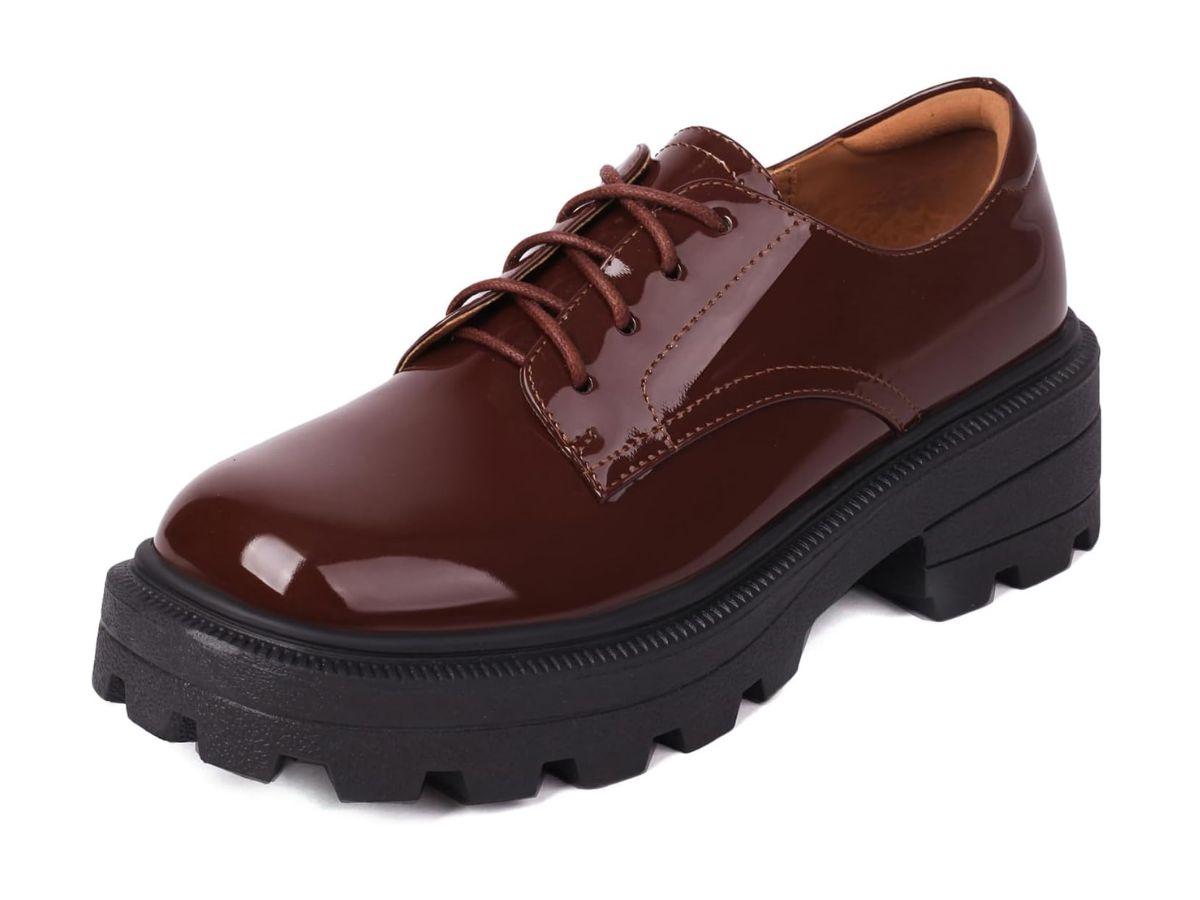 Dáng người cao gầy nên chọn giày oxford platform để tạo cảm giác cân đối, đầy đặn