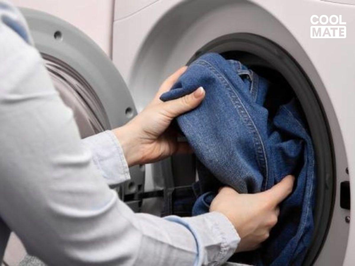  Giặt quần jeans bằng máy