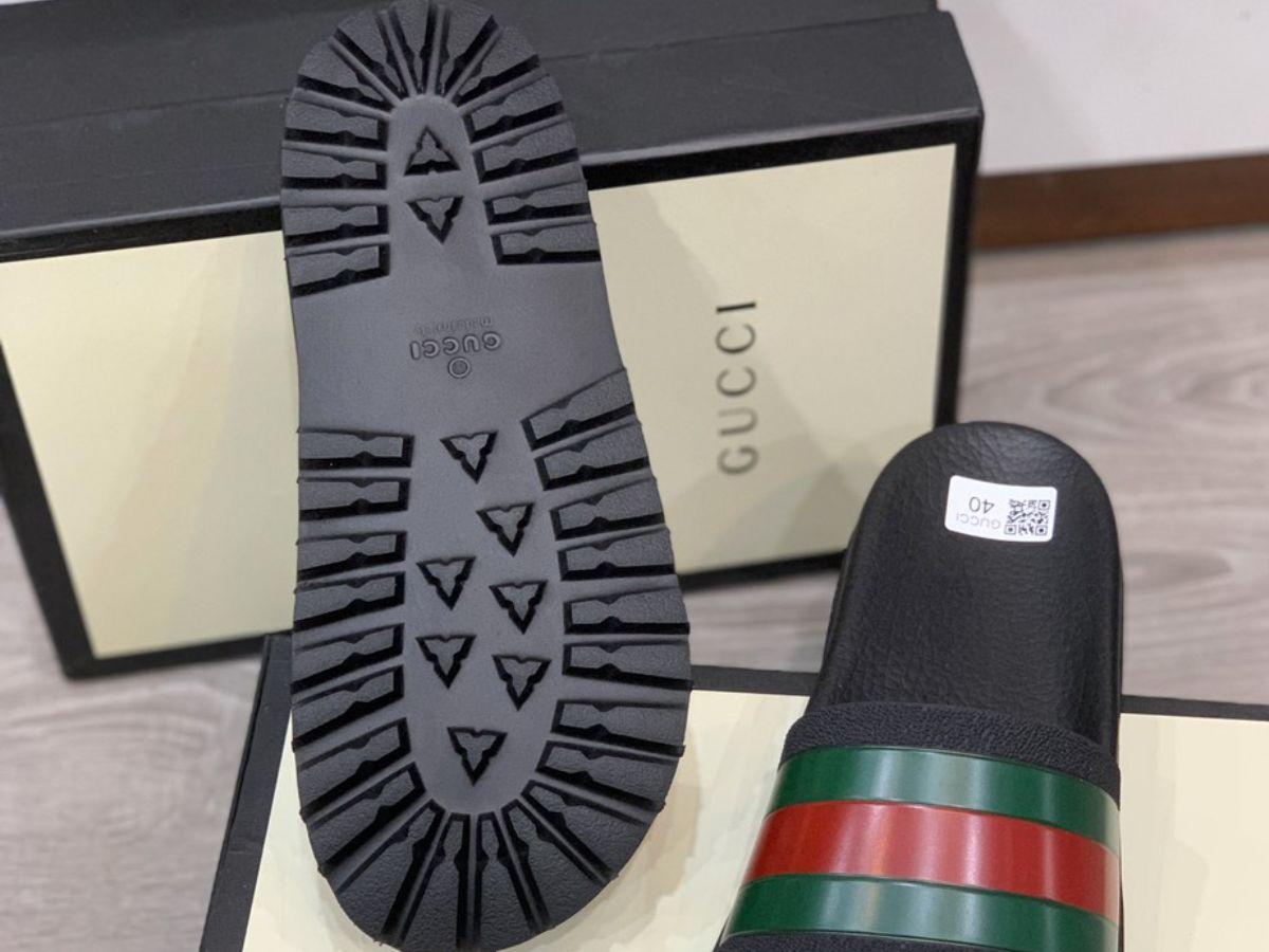 Từng chi tiết sản phẩm dép Gucci chính hãng đều được thiết kế sắc nét, chỉn chu