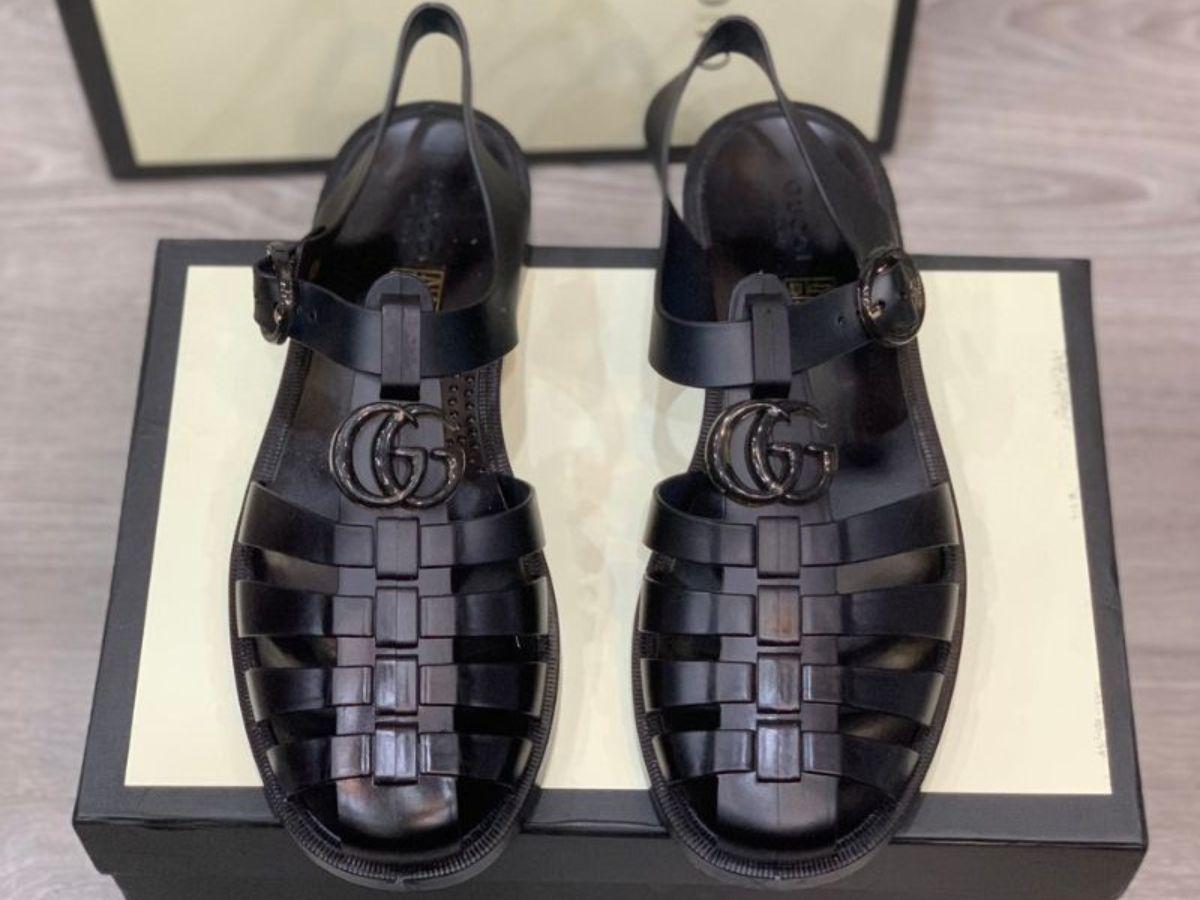 Nên kiểm tra thật kỹ lưỡng trước khi quyết định mua dép Gucci nam like new