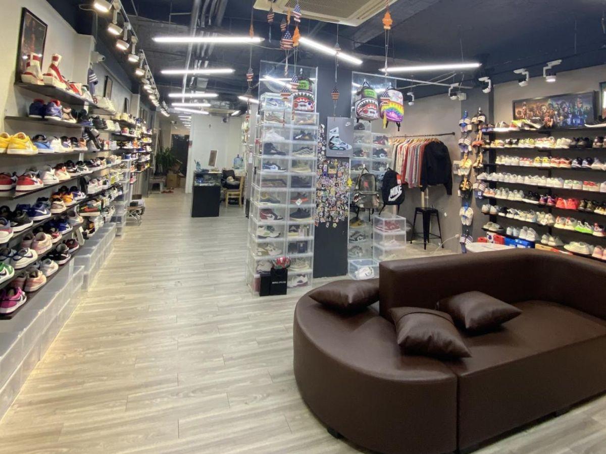 Authentic Shoes là một địa chỉ chuyên các sản phẩm cao cấp chính hãng