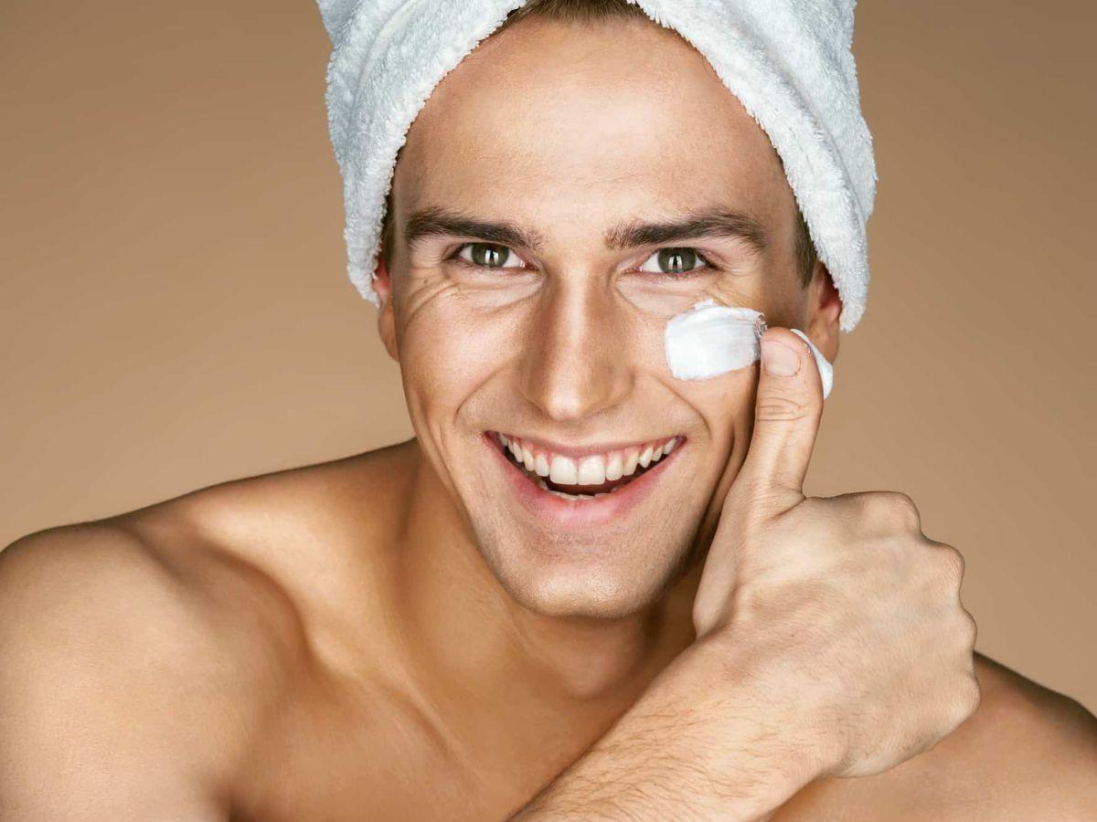 Dưỡng ẩm ngay sau khi rửa mặt giúp da mềm mại