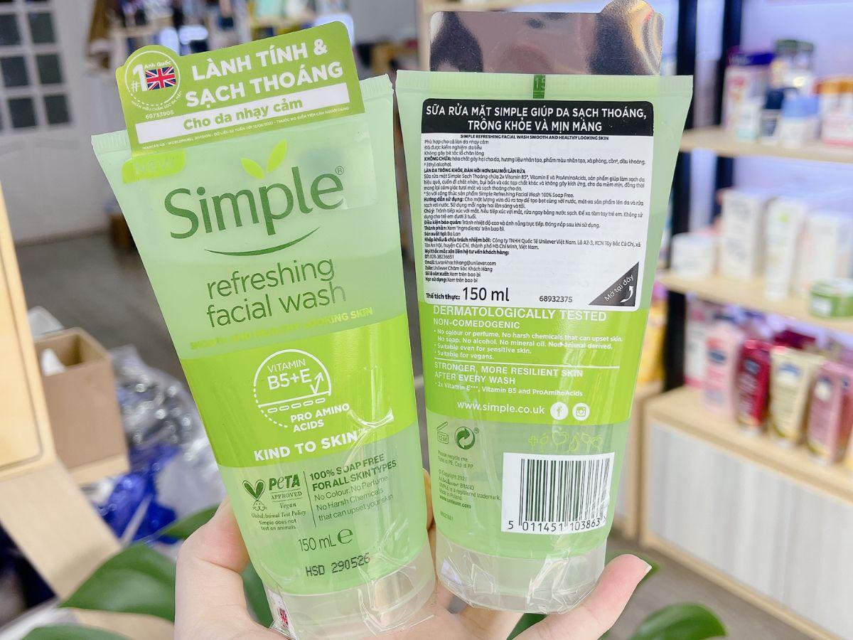 Sữa rửa mặt Simple Refreshing Facial Wash