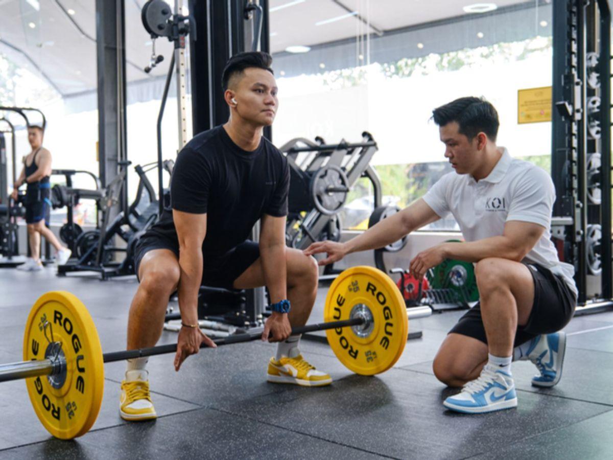 Nên tham khảo ý kiến của chuyên gia và huấn luyện viên để đảm bảo tập gym đúng kỹ thuật