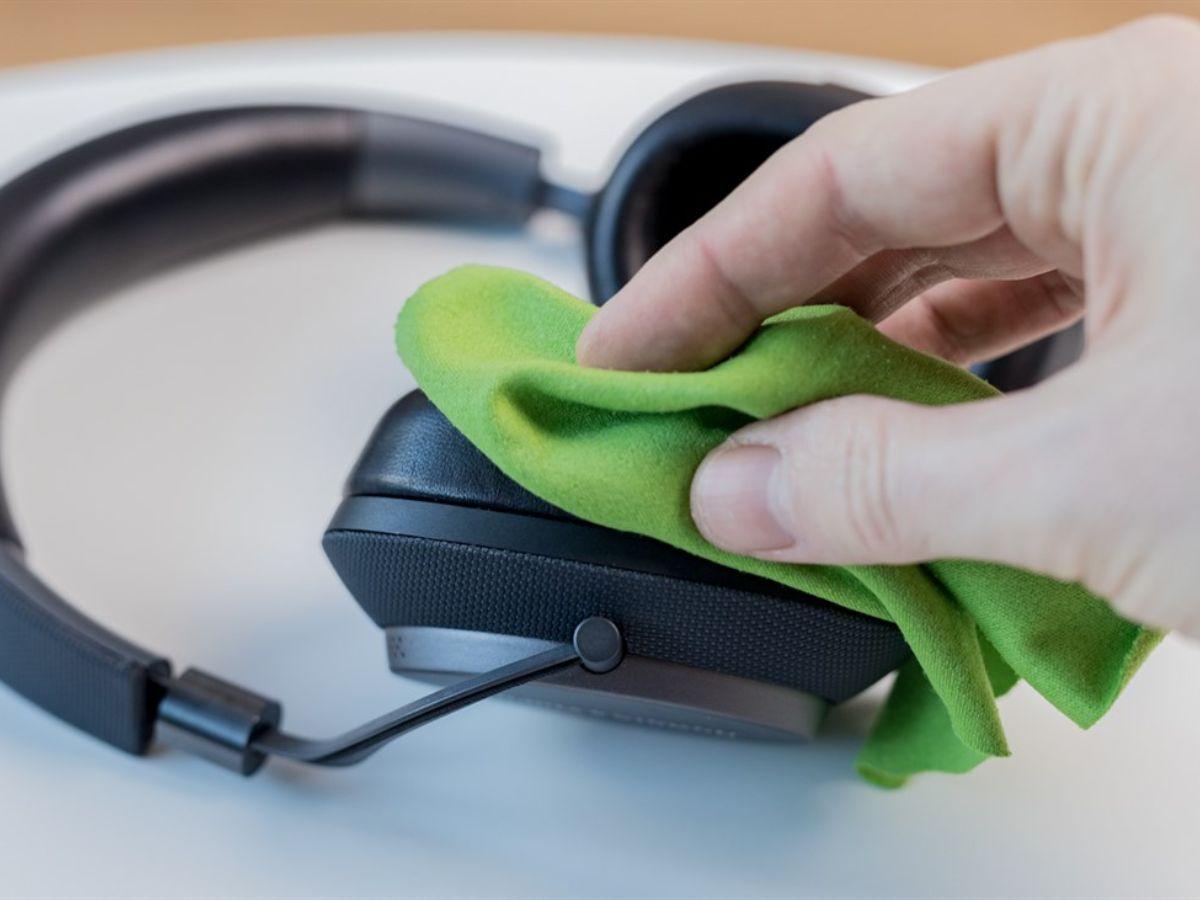 Vệ sinh tai nghe thường xuyên