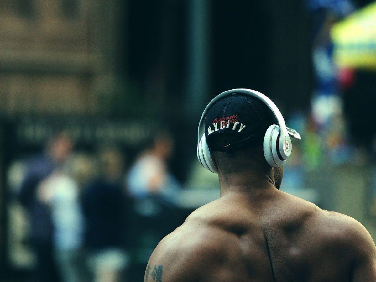 Đeo tai nghe chống ồn khi tập gym có an toàn không?