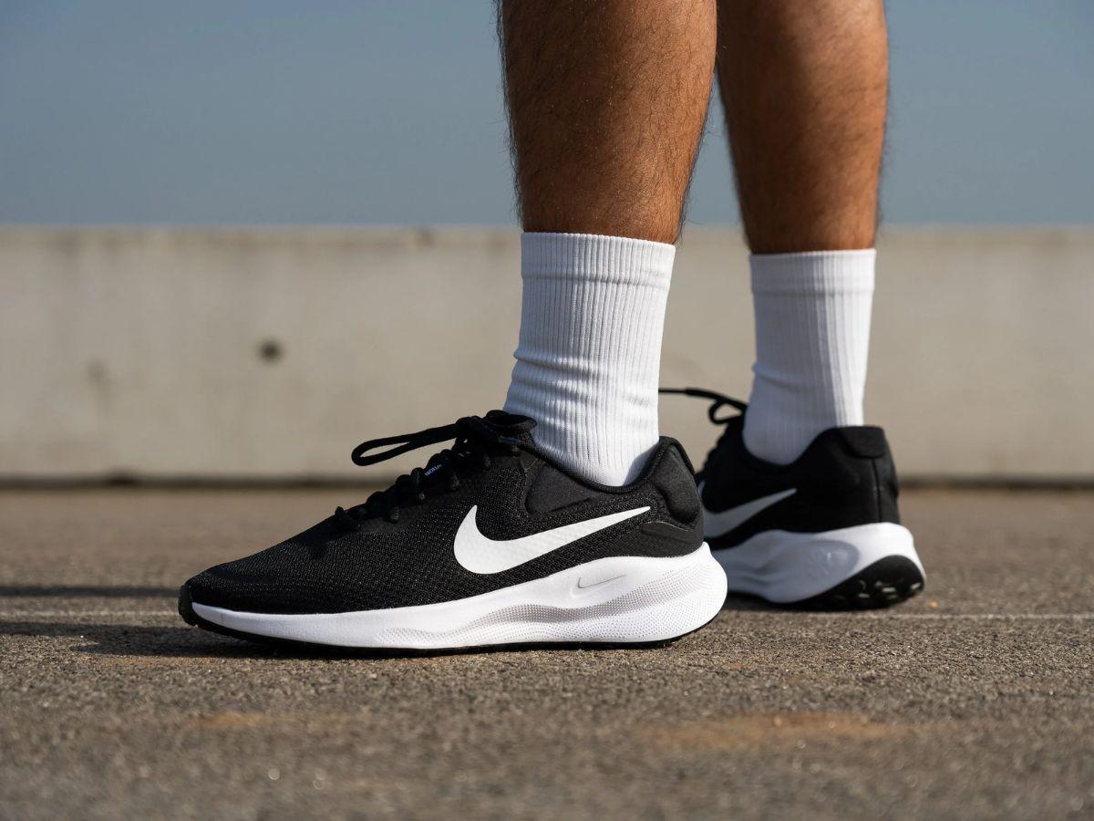 Giày Nike Revolution