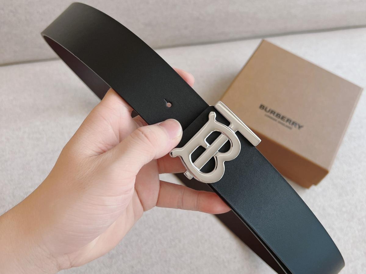 Thắt lưng da Burberry được kết hợp giữa vẻ đẹp cổ điển và hiện đại