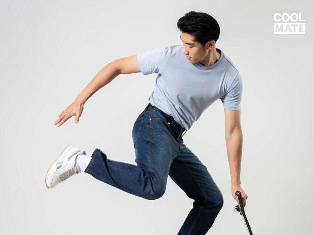 Quần Jeans nhẹ phù hợp để mặc vào mùa xuân hè, người mặc sẽ cảm thấy nhẹ nhàng, thoải mái.