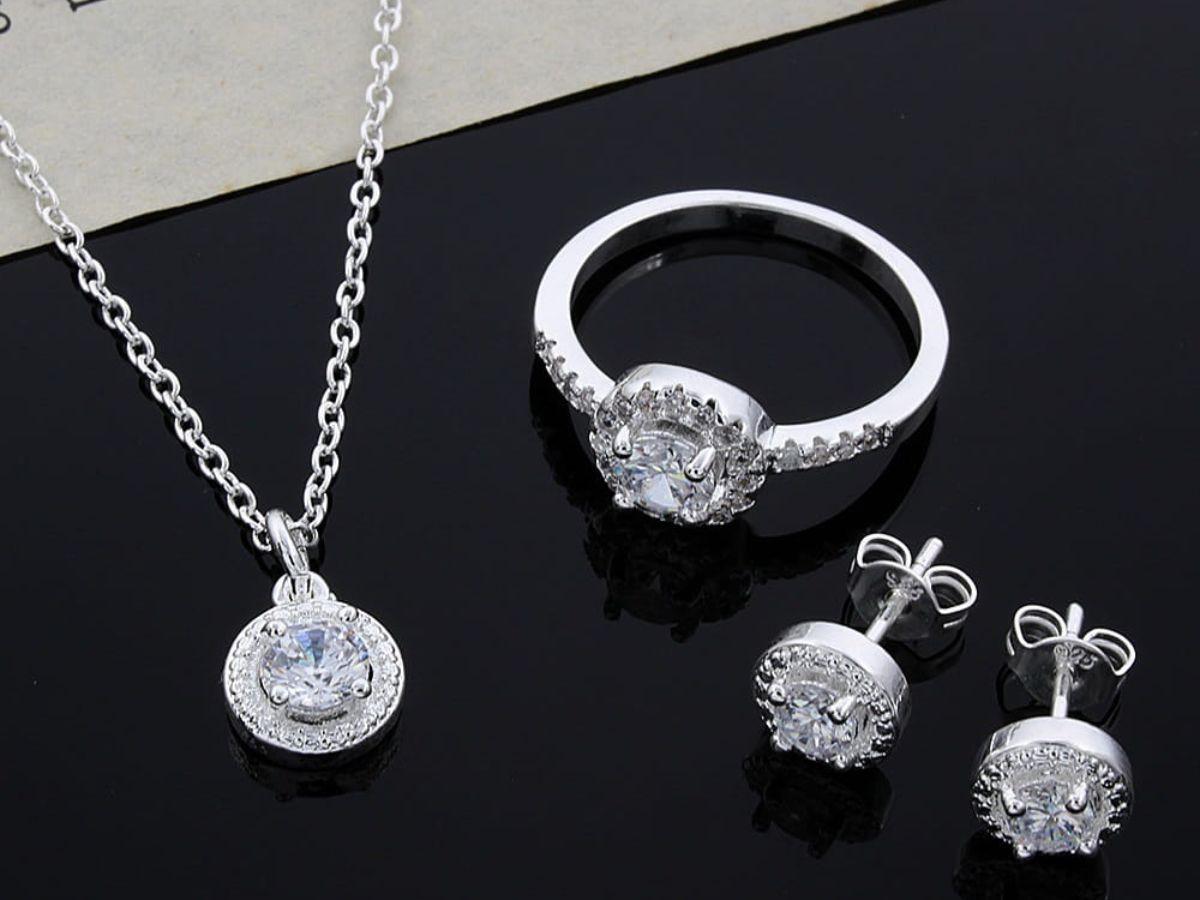 Vàng trắng trở thành chất liệu yêu thích để chế tác đa dạng các loại trang sức