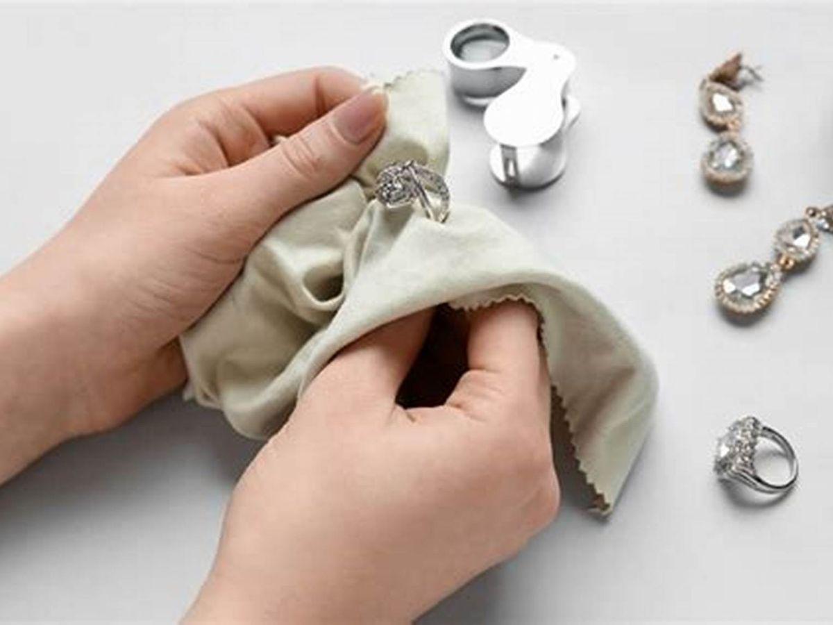 Vệ sinh trang sức tại nhà