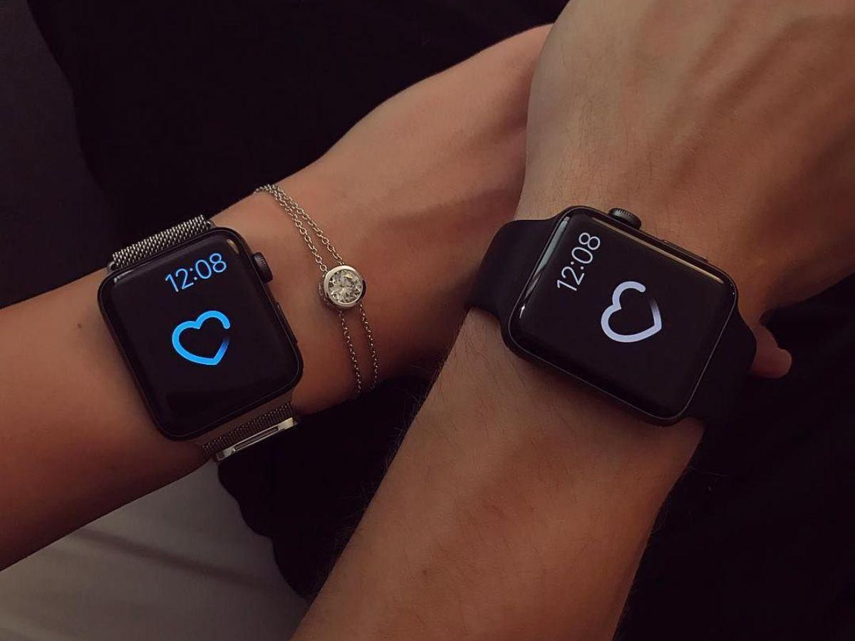 Smartwatch đôi cũng mang ý nghĩa tương tự đồng hồ đôi bình thường