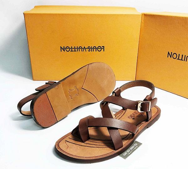 Dép Sandal xỏ ngón đế cao giúp chàng di chuyển thoải mái