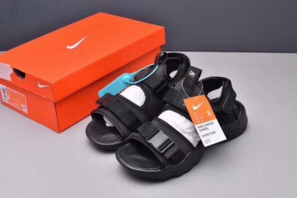 Giày sandals nam Nike mang đến sự thoải mái cho người dùng