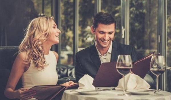 Luôn giữ tinh thần lạc quan, tích cực trong suốt buổi trò chuyện