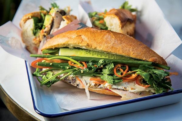 Bánh mì nóng hổi, đậm vị đầy dinh dưỡng