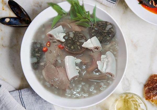 Cháo lòng là món ăn dân dã trong ẩm thực Việt Nam