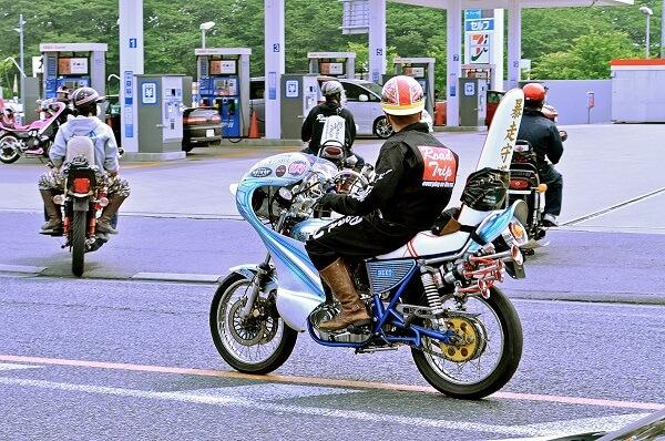 Hình ảnh các thành viên băng đảng Bosozoku