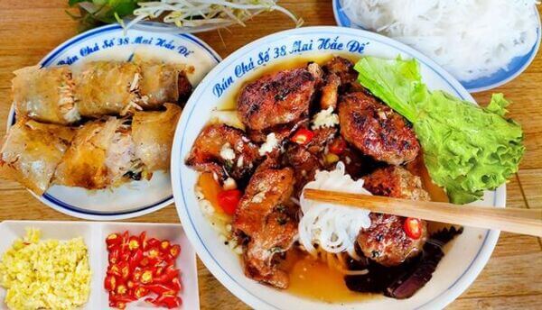 quán bún chả ngon nhất Hà Nội