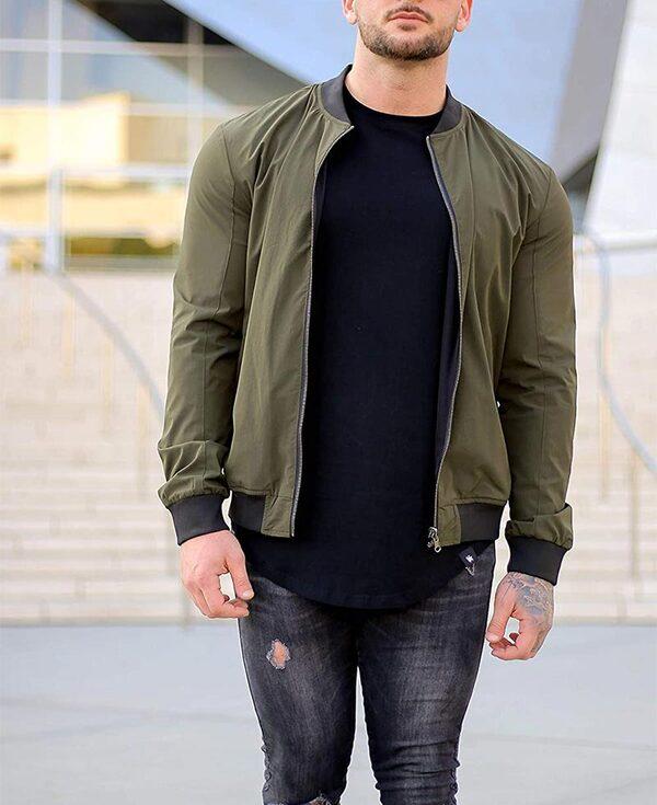 Hiện nay, áo bomber đã được cách tân nhưng vẫn giữ được những đặc điểm riêng biệt