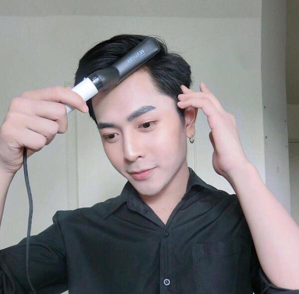 Uốn tóc bằng máy uốn tóc