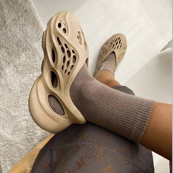 Giày đi mưa nam Adidas Yeezy Foam Runner Ochre GW3354