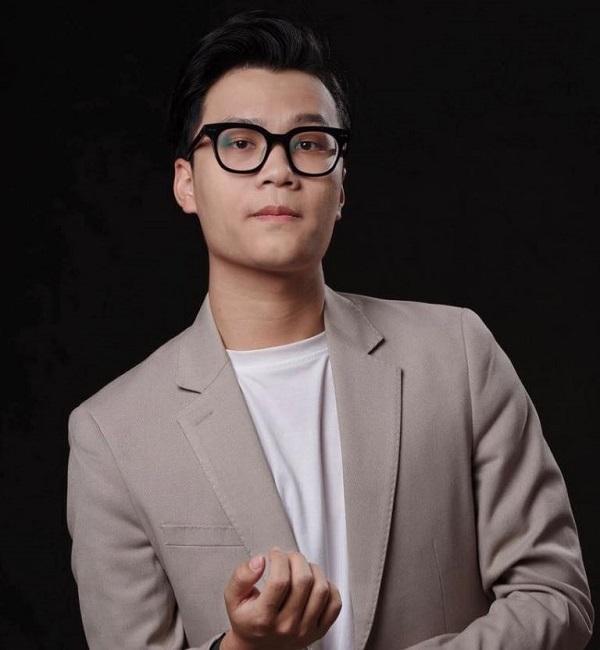 Hải Sơn Schannel trong một video của Schannel.