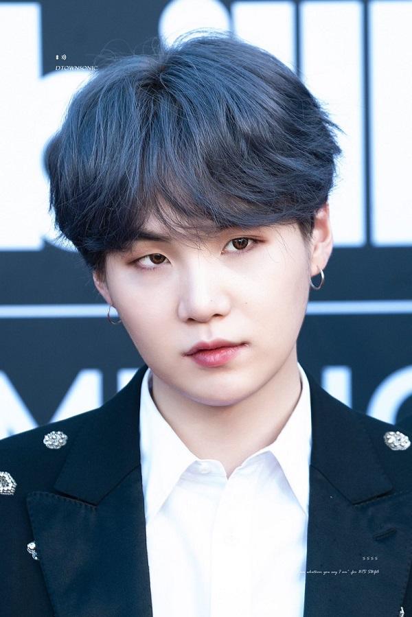 kiểu tóc two block của Suga