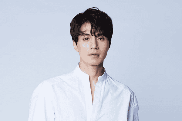 kiểu tóc two block mái dài lệch của Lee Dong Wook