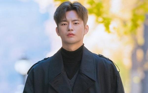 kiểu tóc two block 7/3 của Seo In Guk