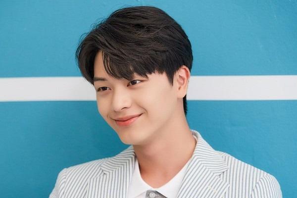 kiểu tóc two block của Yook Sung Jae