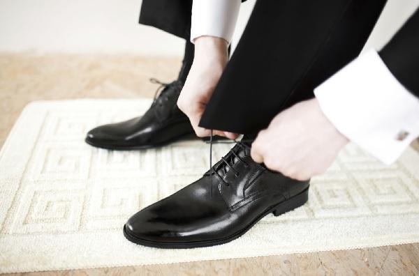 Giày tây đen - phụ kiện không thể thiếu cho phong cách lịch lãm