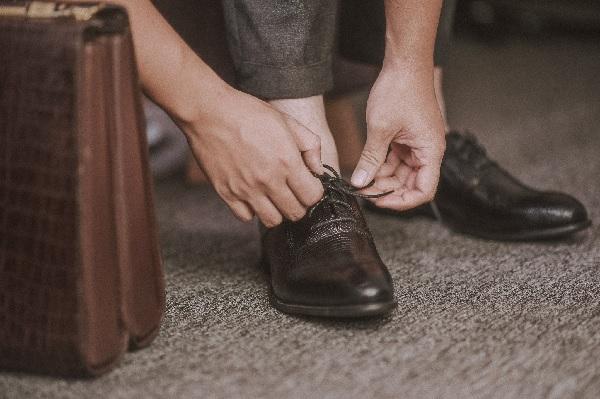 Thắt dây giày đúng cách giúp tăng vẻ chỉn chu và sang trọng cho đôi giày