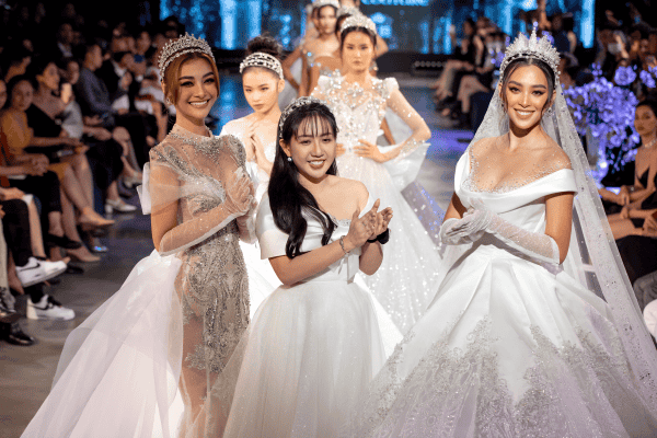 Anh Thư cùng bộ sưu tập váy cưới