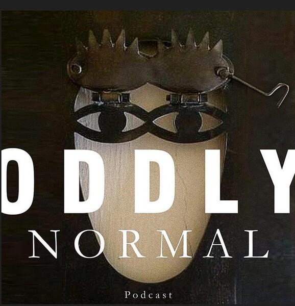 Oddly Normal được tạo nên bởi những bạn trẻ trong đa lĩnh vực
