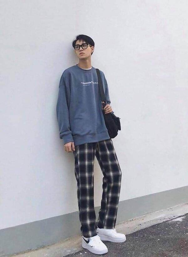 Quần caro nam phối cùng áo sweater