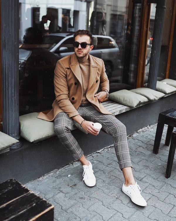 Quần caro nam kết hợp cùng áo khoác cardigan