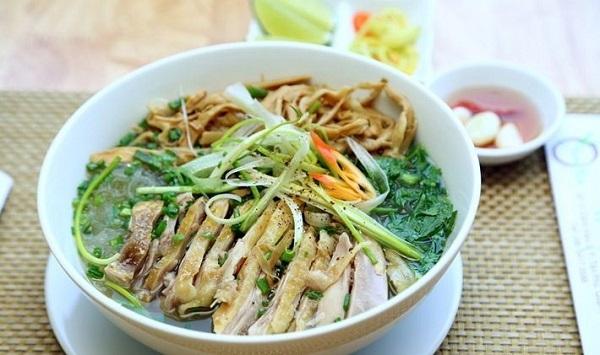 Miến măng gà - món ăn sáng có nước đậm vị truyền thống Việt
